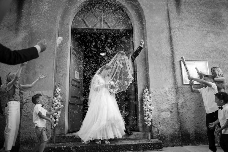 izlazak mladenaca iz crkve